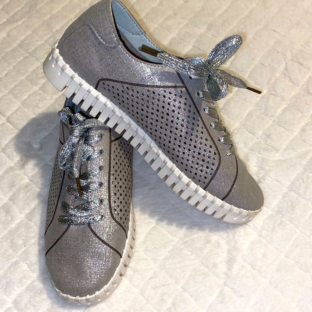 𝅺GC Shoes - Shimmer Silver Women’s Sneakers - Size 36EU = US 6